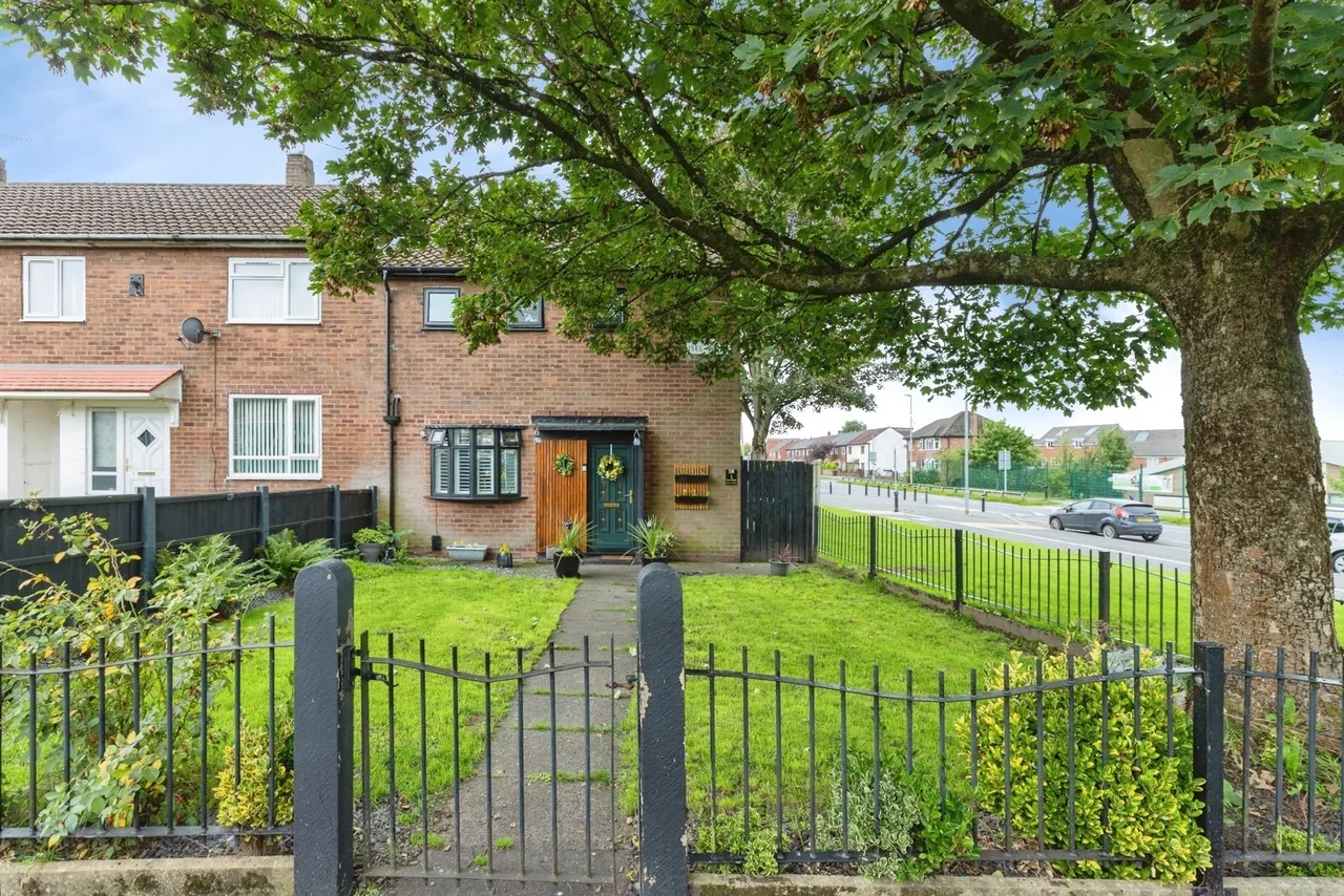 2 bed house for sale, Isel Walk, Middleton, M24
