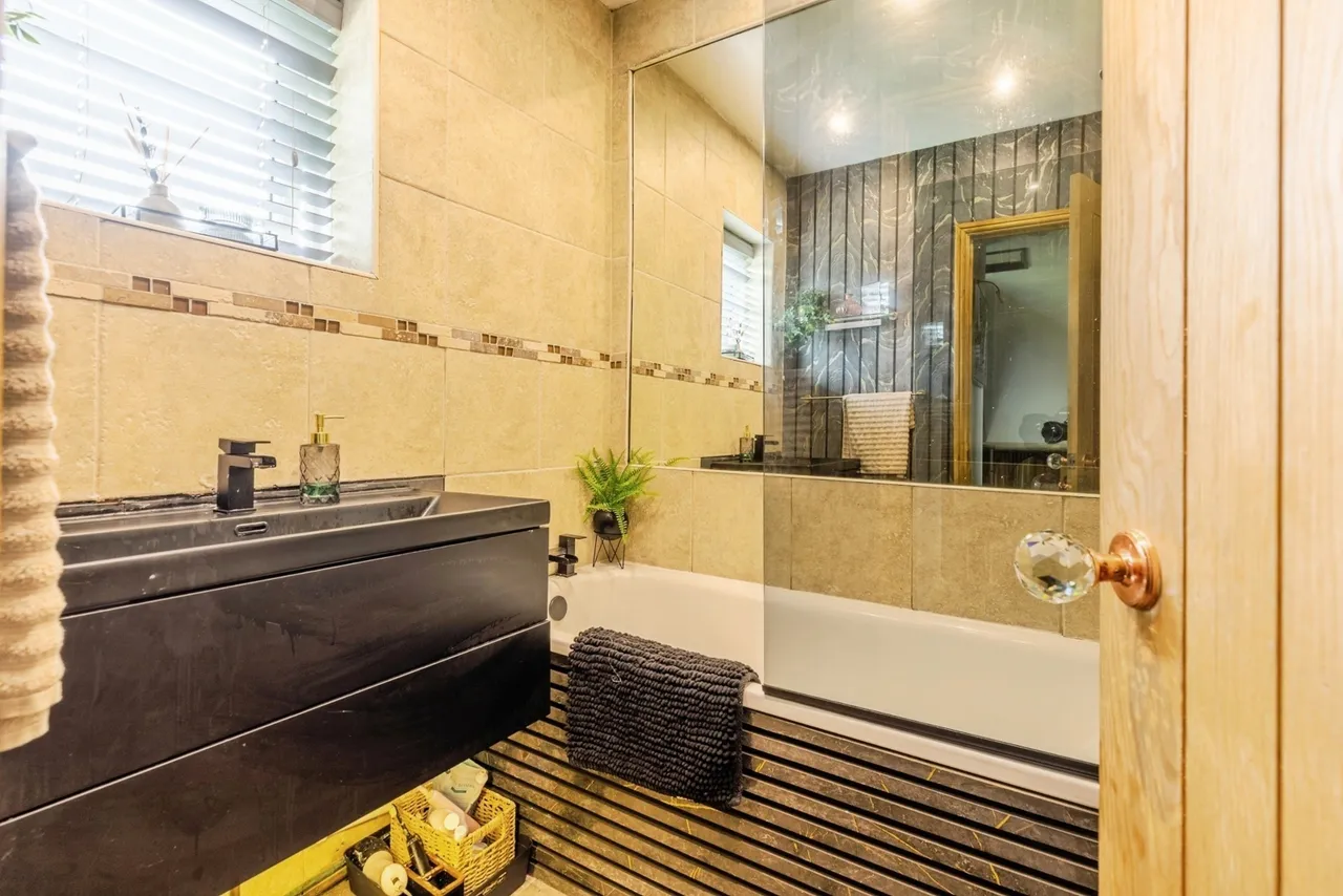 Isel Walk, Middleton, M24, photo 12