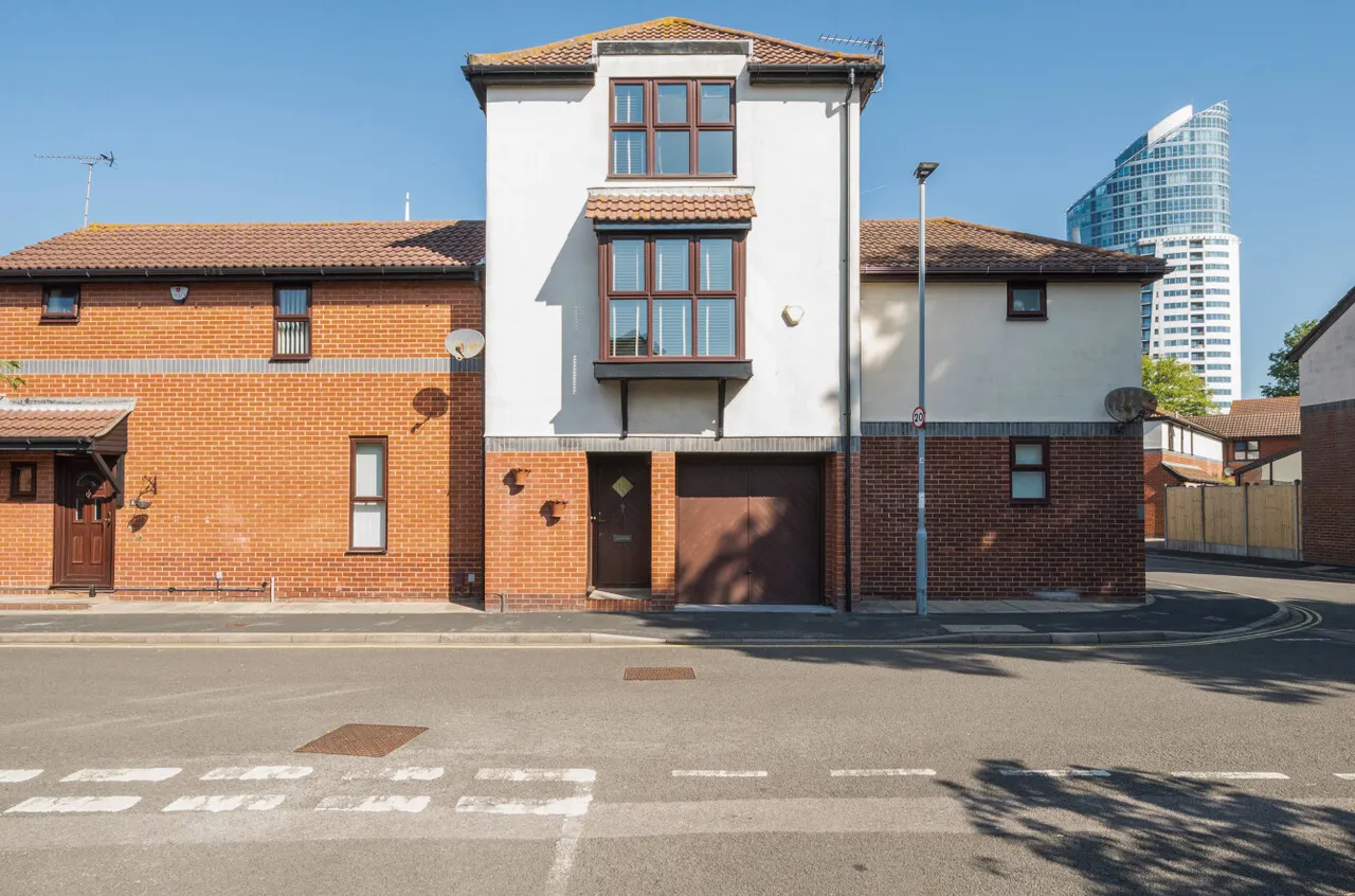 4 bed house for sale, Armory Lane, Portsmouth, PO1