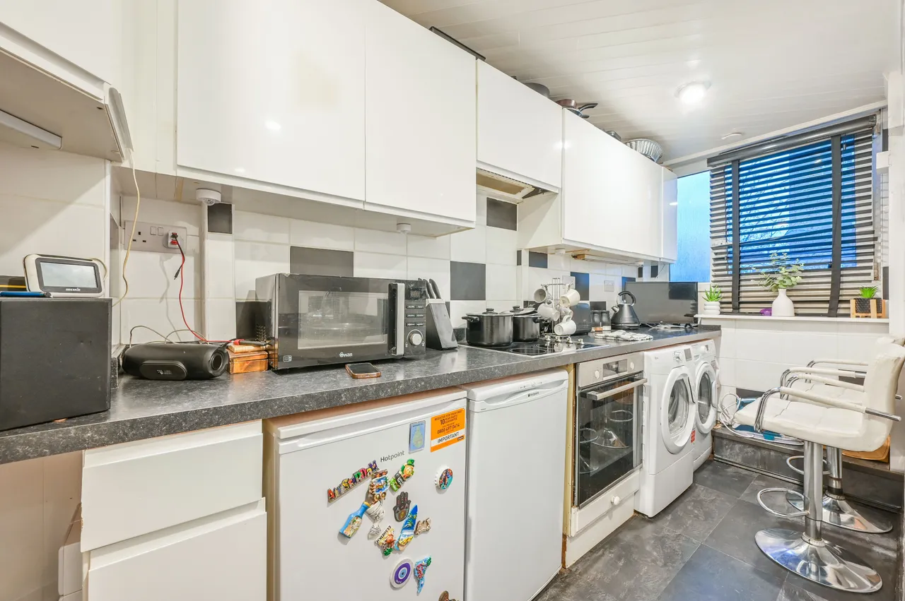 11 Byas House, Benworth Street, London, photo 8