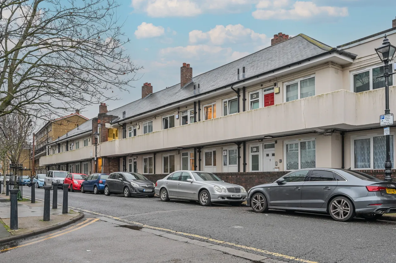 11 Byas House, Benworth Street, London, photo 2