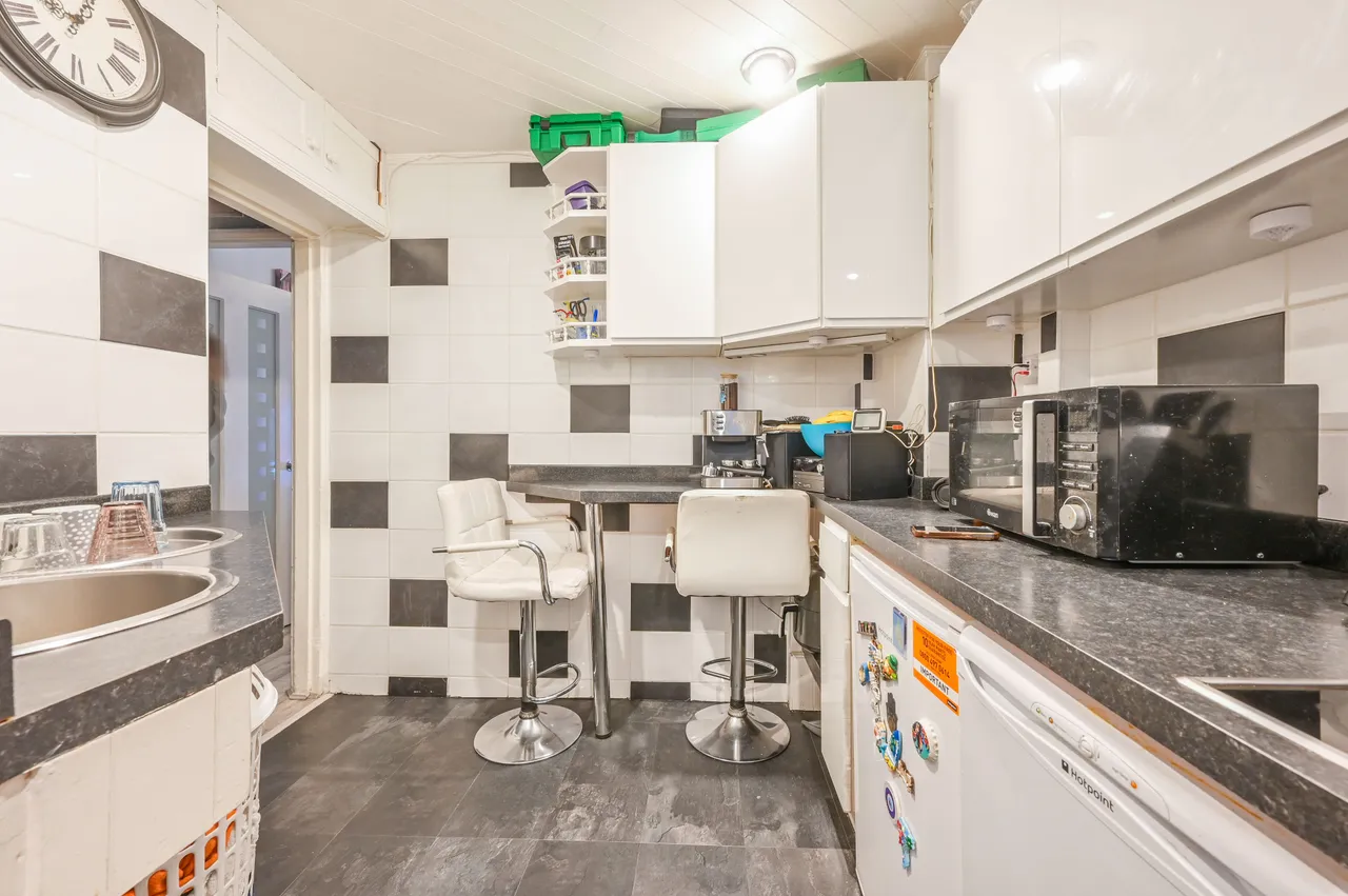 11 Byas House, Benworth Street, London, photo 4