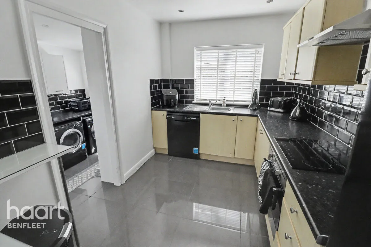 Queensmere, Benfleet, SS7, photo 4