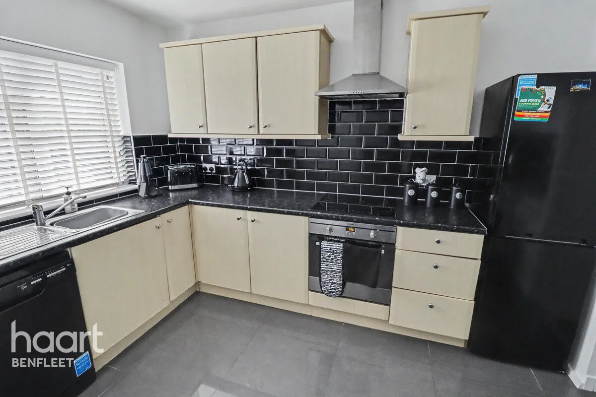 Queensmere, Benfleet, SS7, photo 5