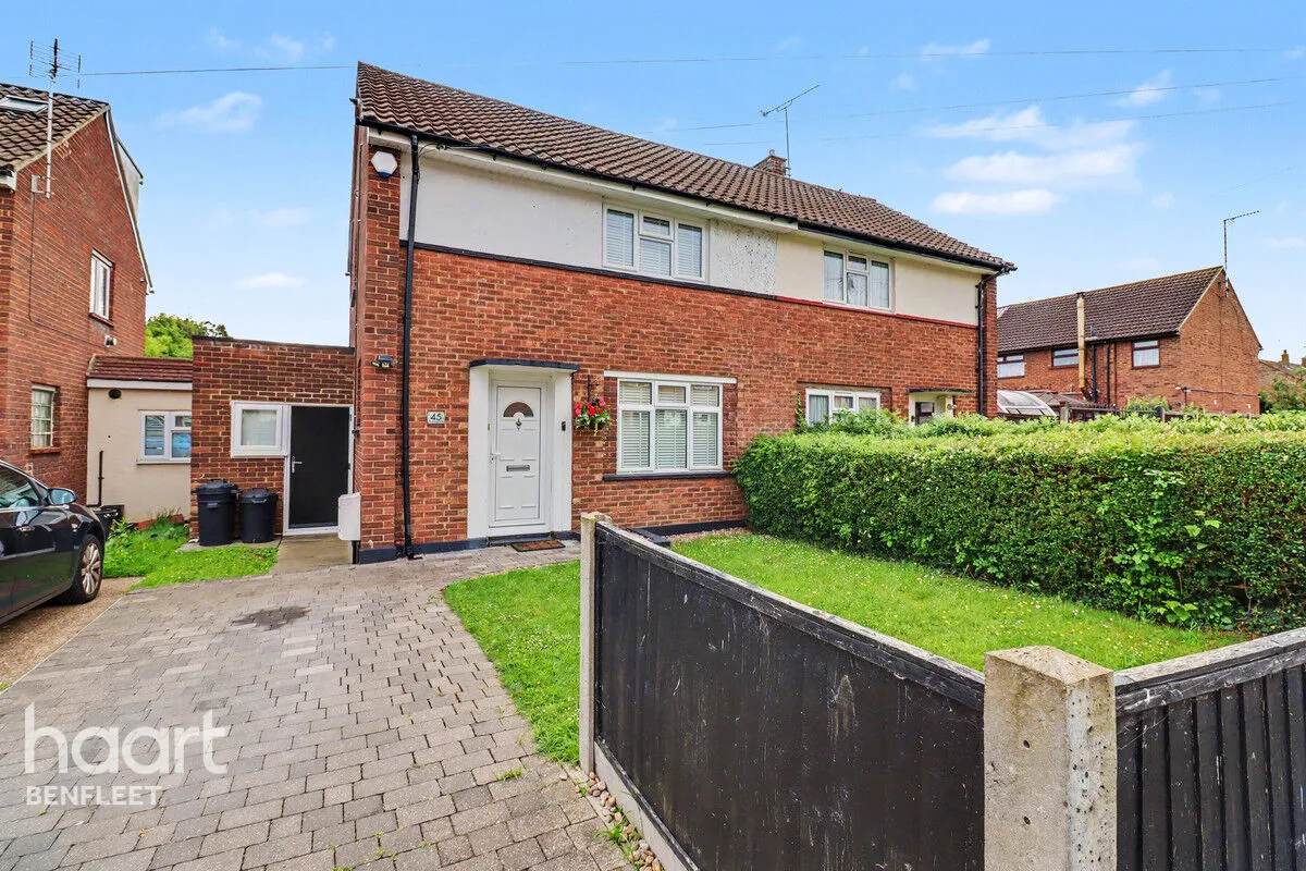 2 bed house for sale, Queensmere, Benfleet, SS7