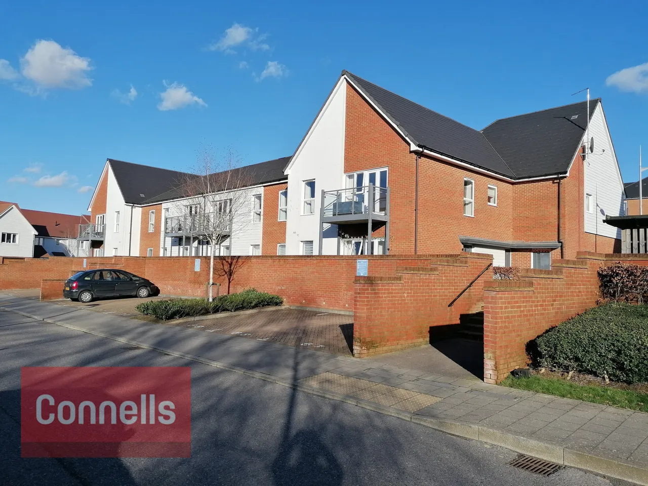 2 bed flat to rent — Pondtail Avenue