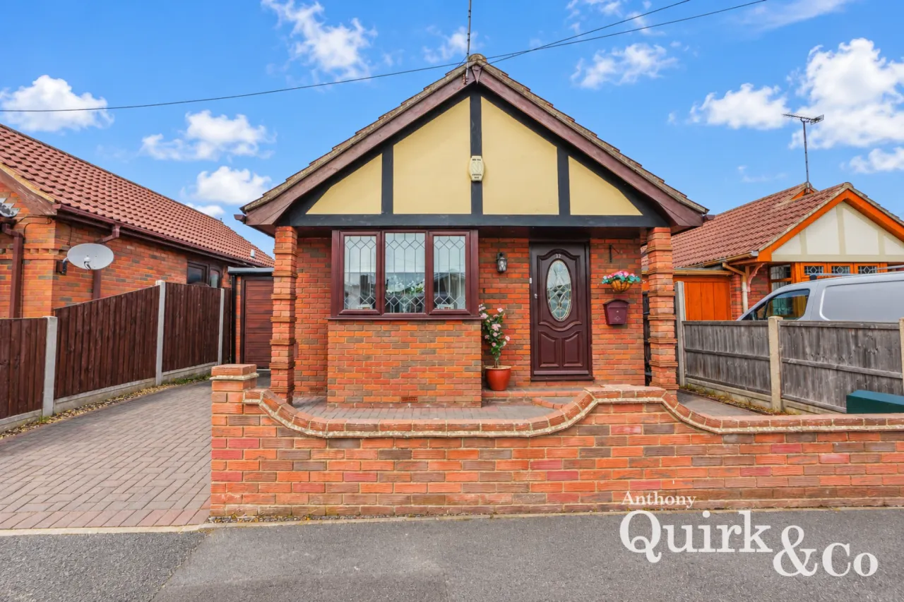 1 bed property for sale, Paarl Road, Canvey Island, SS8