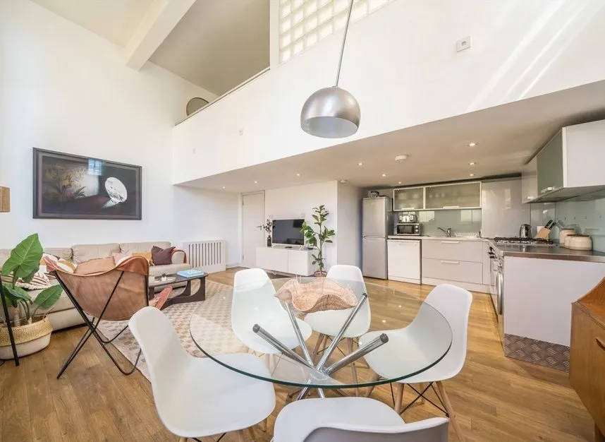 3 bed flat for sale, Gatton Road, Tooting, SW17