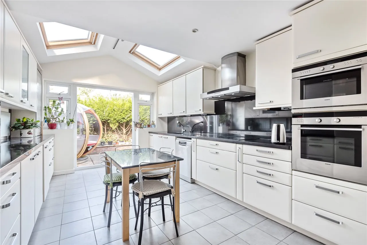 Garside Close, Hampton, London, TW12 3AN, photo 2