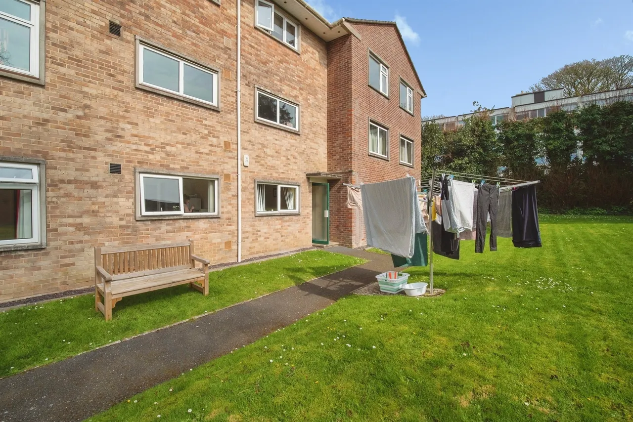 3 bed flat for sale — South Walks Road, Dorchester