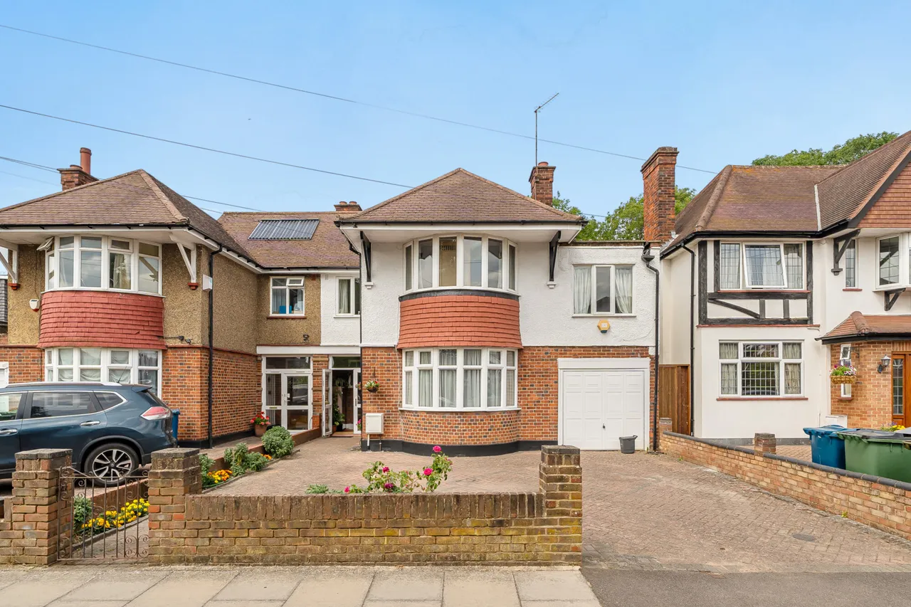 4 bed house for sale, Farm Avenue, Harrow, HA2