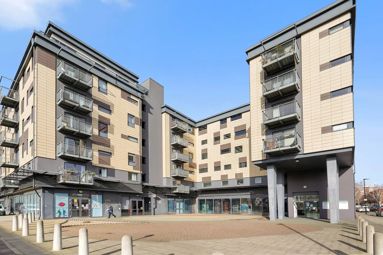 2 bed property for sale — Flat 65, Kings Quarter Apartments, London, N1 0GL