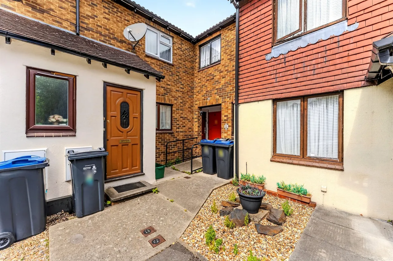 1 bed flat for sale, Connaught Gardens, Morden, SM4