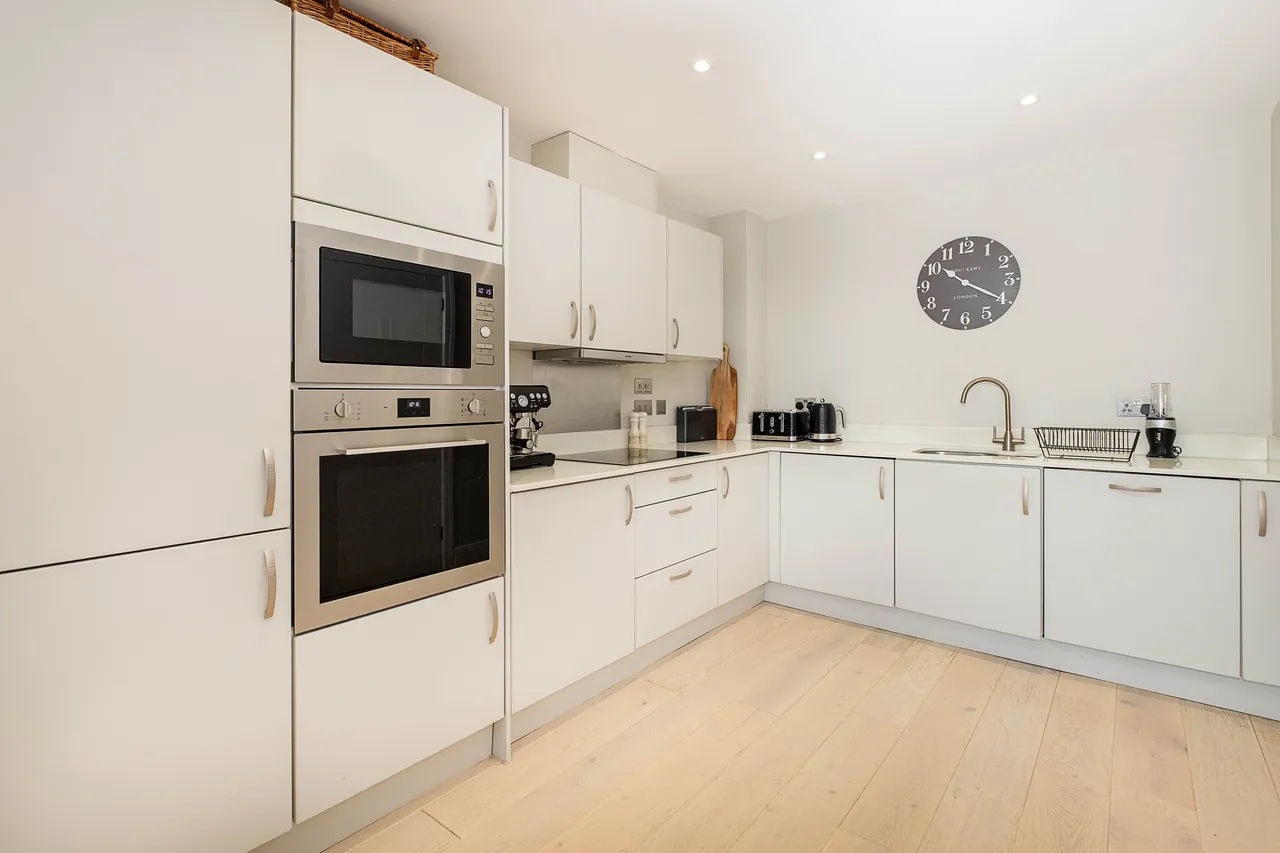 5 Antoinette Close, Kingston Upon Tha..., photo 4