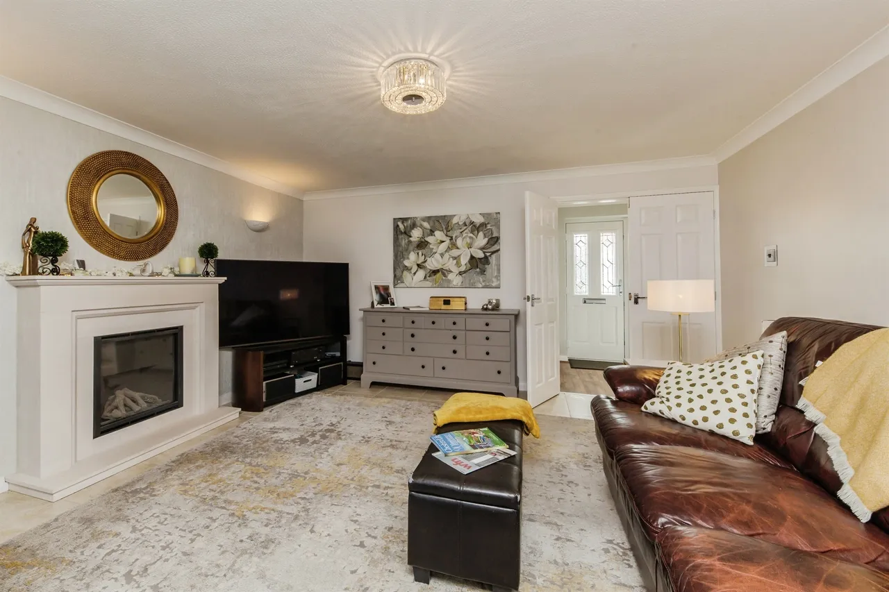 Farriers Way, Winsford, photo 5