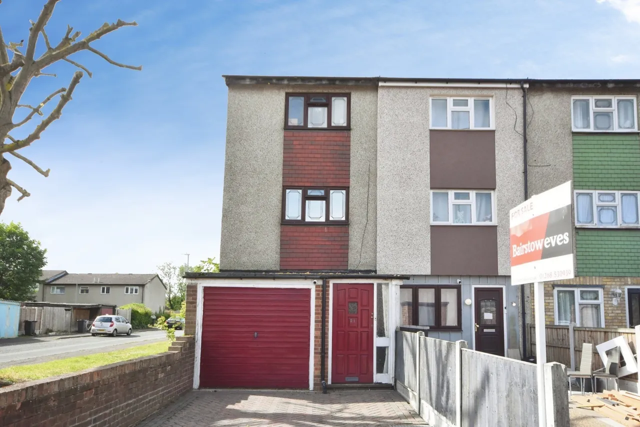 3 bed house for sale — Winfields, BASILDON, Essex, SS13