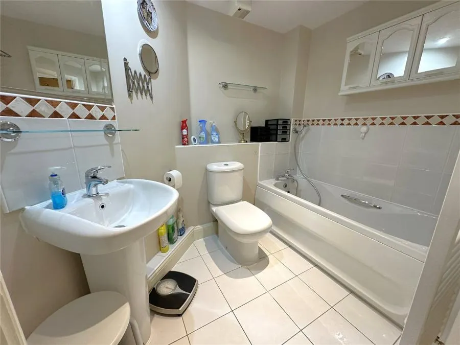 Dominica Court, Eastbourne, BN23, photo 9