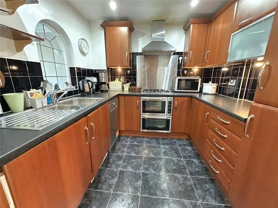 Dominica Court, Eastbourne, BN23, photo 5