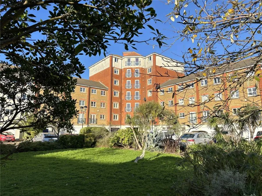 Dominica Court, Eastbourne, BN23, photo 10