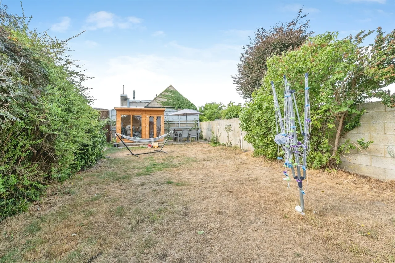 Alexandra Road, Rainham, photo 8