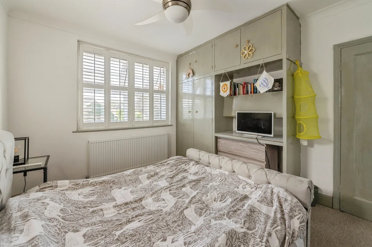 Alexandra Road, Rainham, photo 12