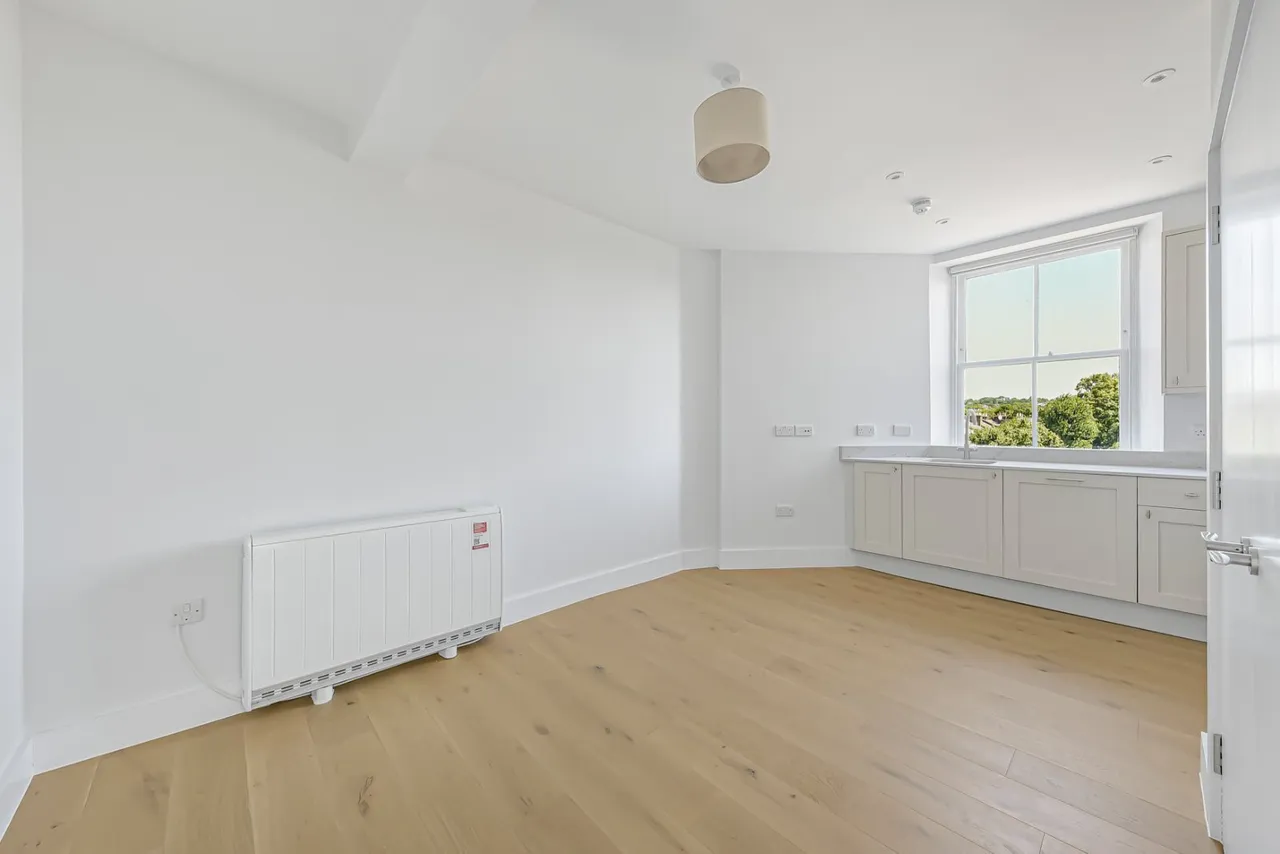 Kilburn High Road, London, NW6, photo 6