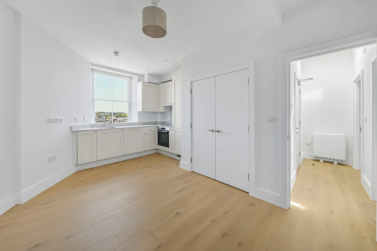 1 bed flat to rent, Kilburn High Road, London, NW6