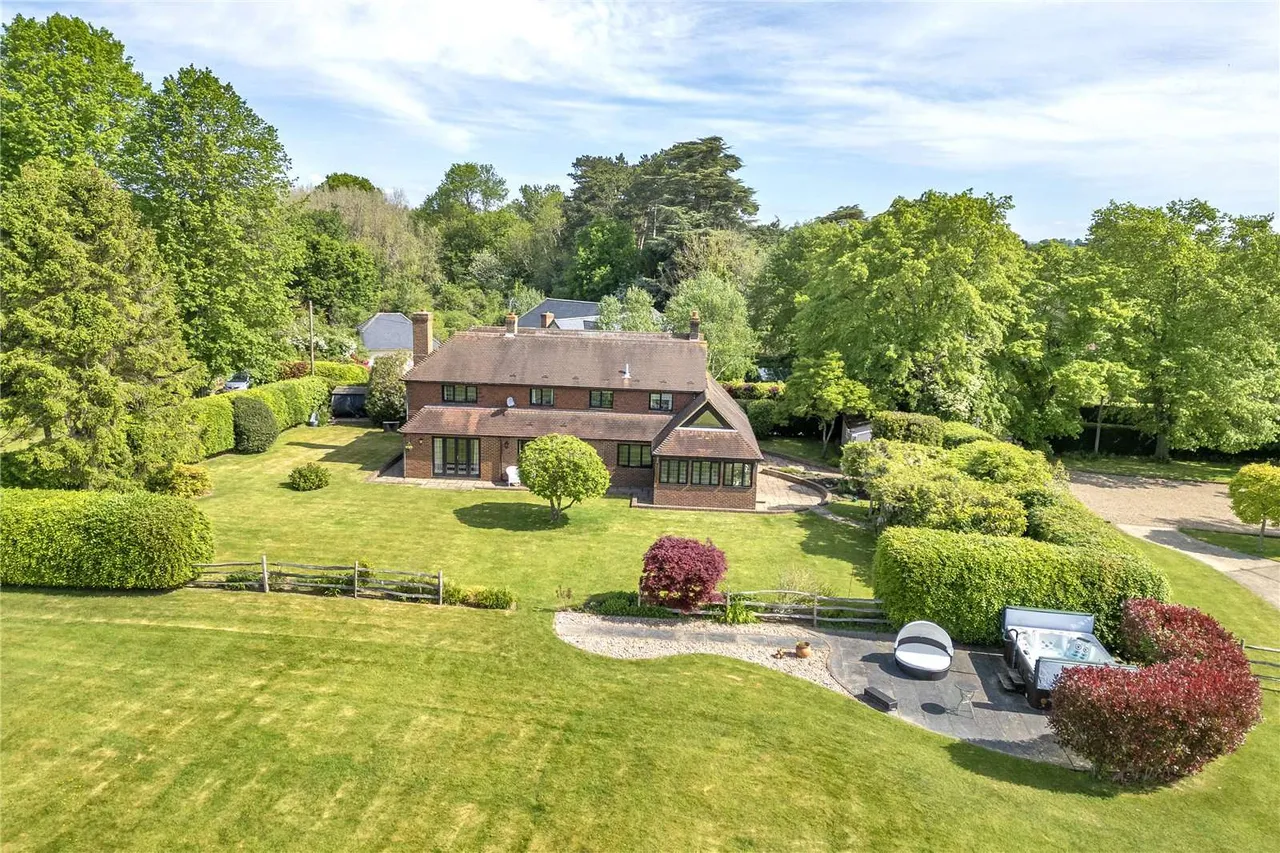 Maidstone Road, Matfield, Tonbridge, Kent, TN12 7LG, photo 2