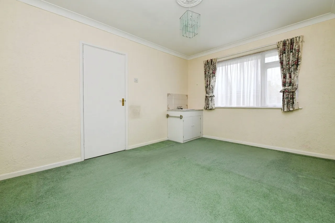Chalfont Close, Leigh-on-Sea, Essex, SS9, photo 13