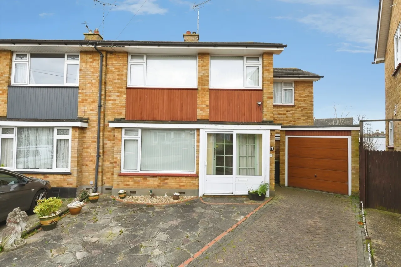 4 bed house for sale — Chalfont Close, Leigh-on-Sea, Essex, SS9