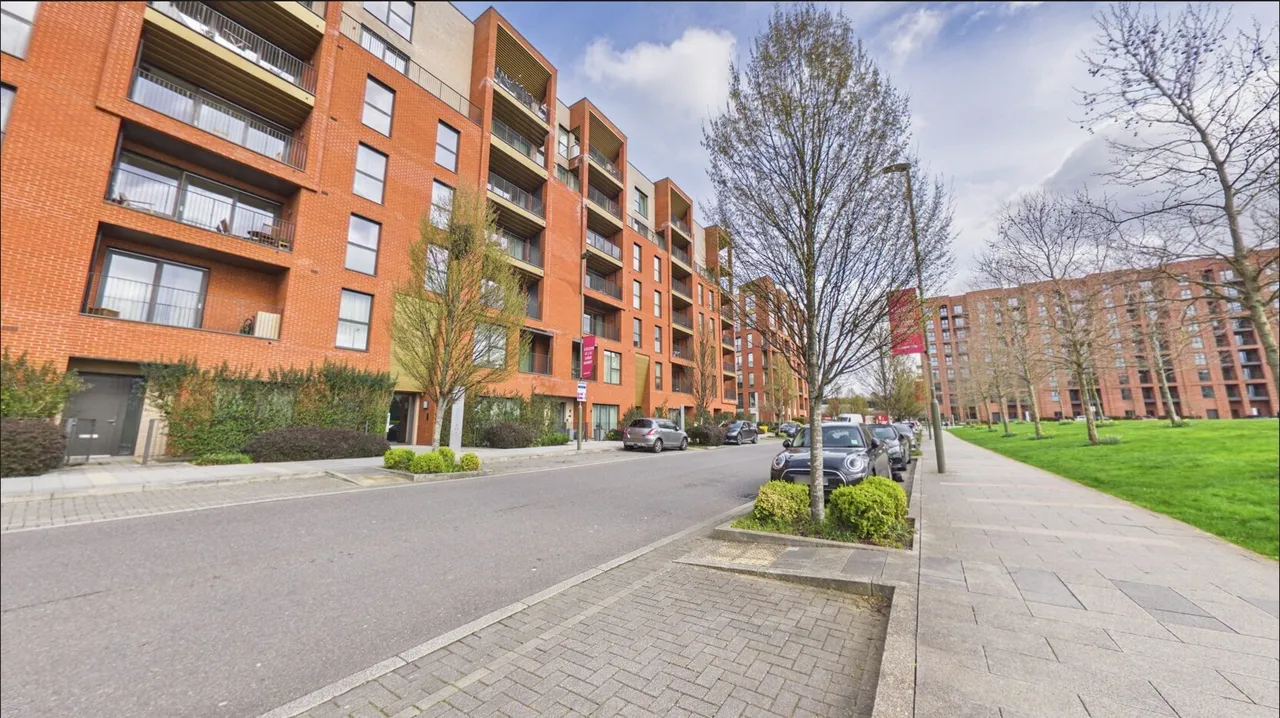 Lismore Boulevard, London, NW9, photo 16