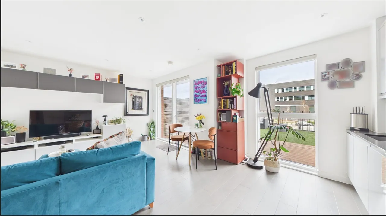Lismore Boulevard, London, NW9, photo 13