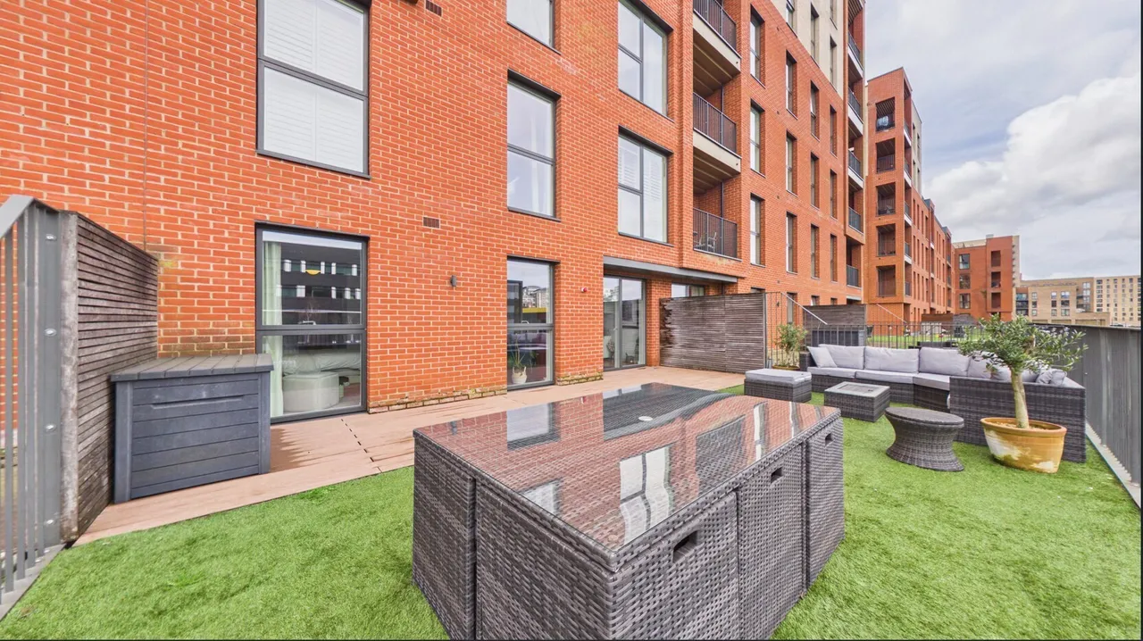Lismore Boulevard, London, NW9, photo 15