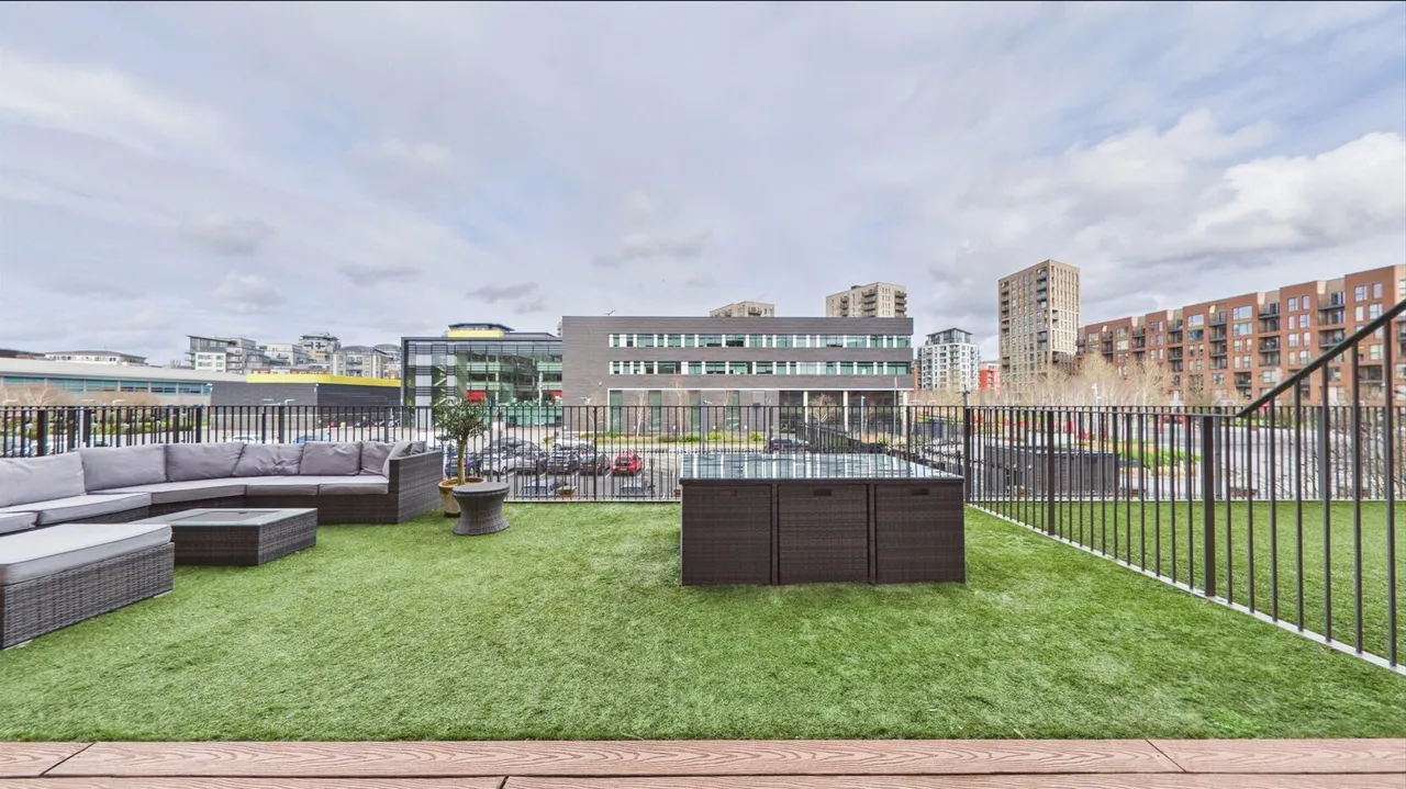 Lismore Boulevard, London, NW9, photo 14