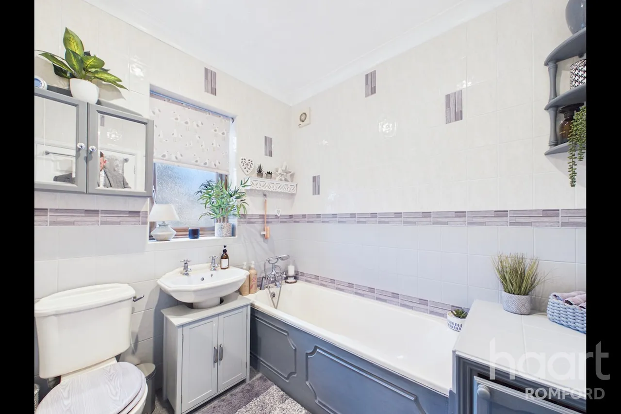 Hainault Road, Romford, RM5, photo 22