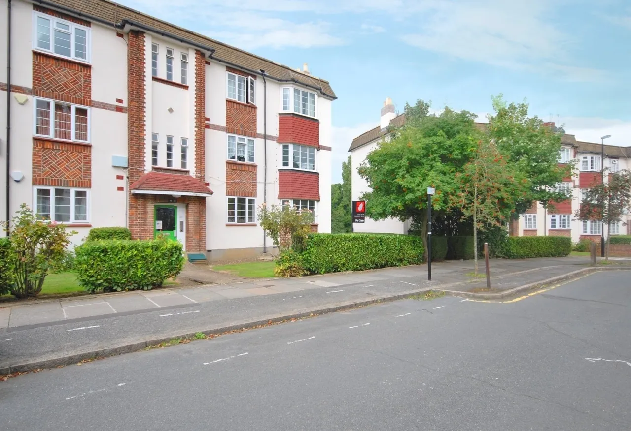 2 bed flat to rent — Amblecote Road, London, SE12