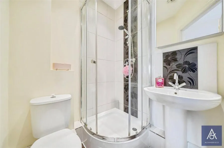 High Street, Brackley, NN13, photo 8