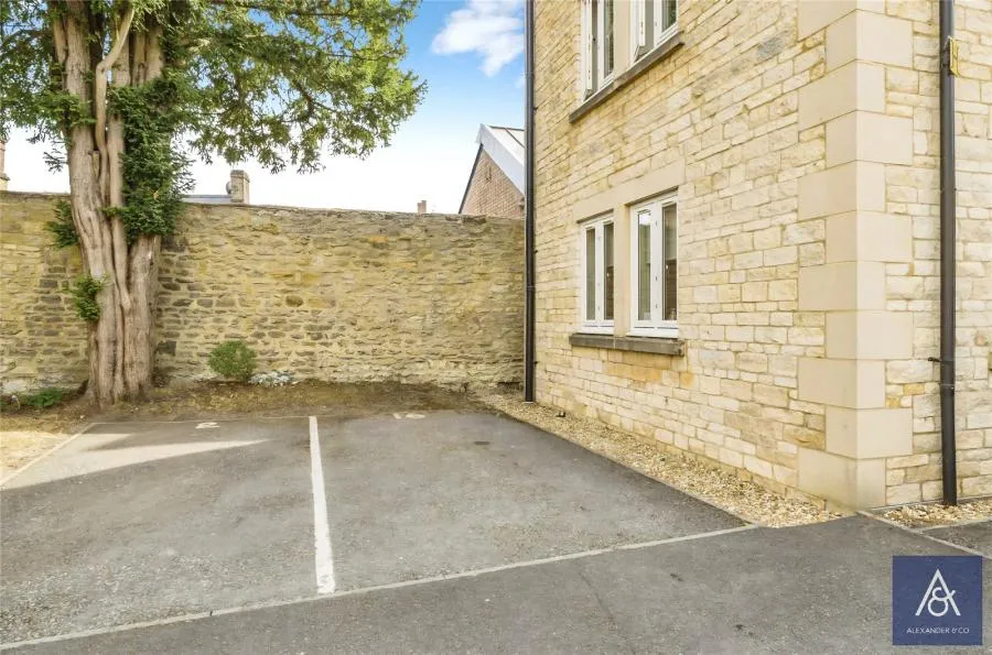 High Street, Brackley, NN13, photo 10