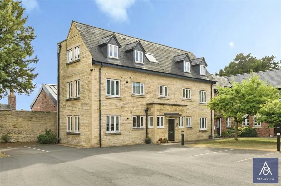 High Street, Brackley, NN13, photo 17