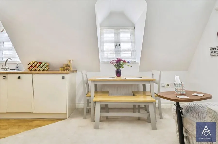 High Street, Brackley, NN13, photo 6