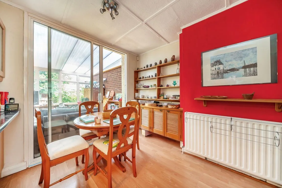 Lyndhurst Avenue, TW2, photo 5