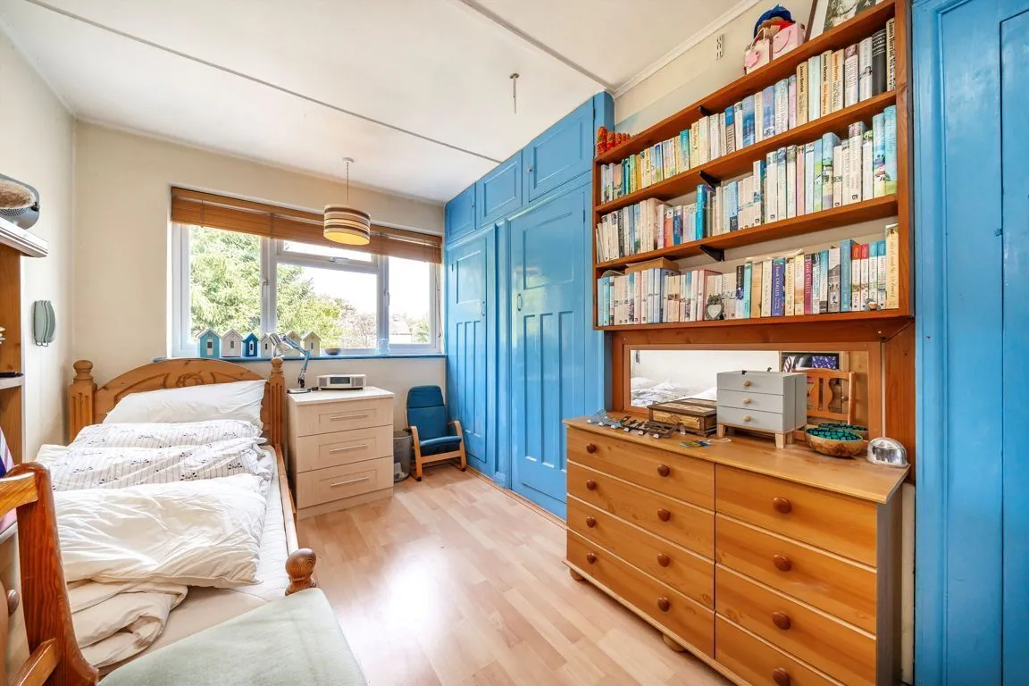 Lyndhurst Avenue, TW2, photo 6