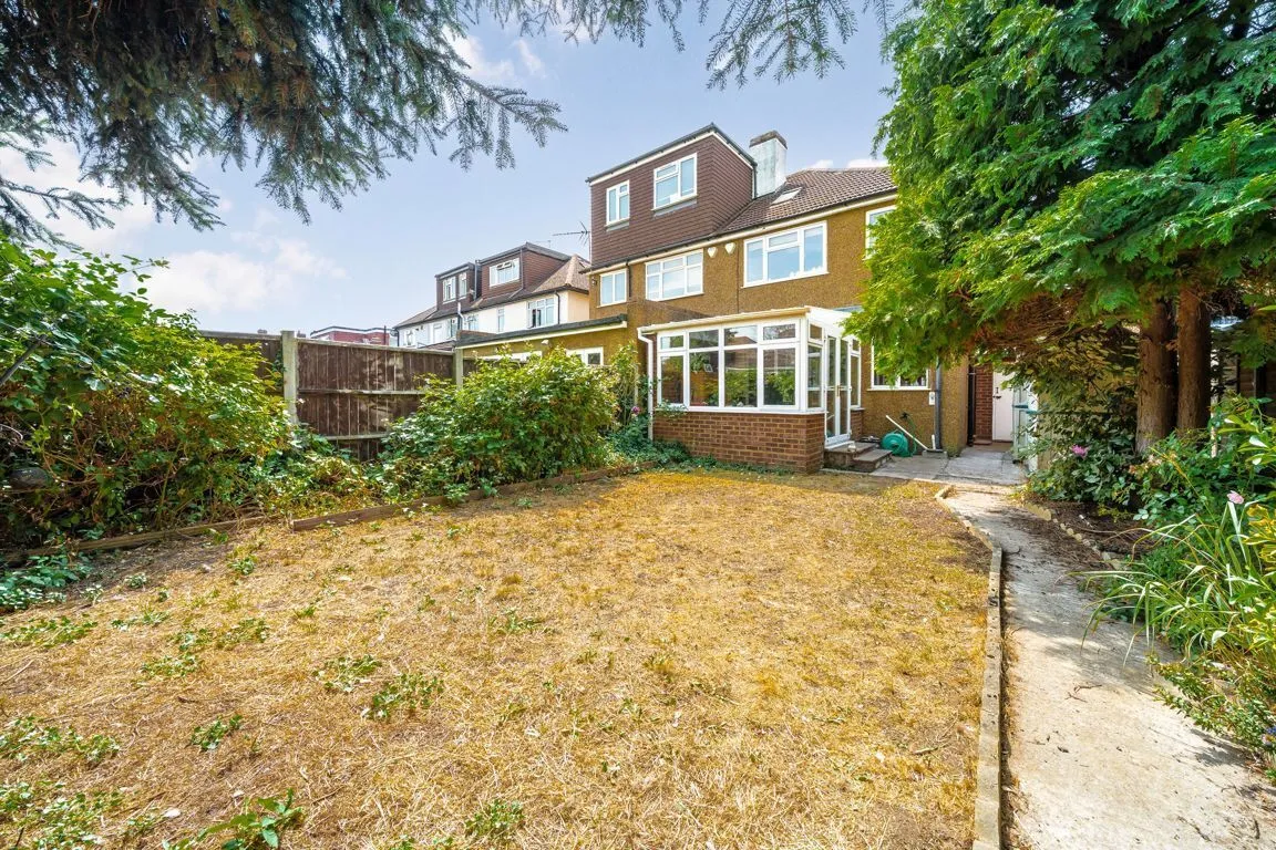 Lyndhurst Avenue, TW2, photo 4