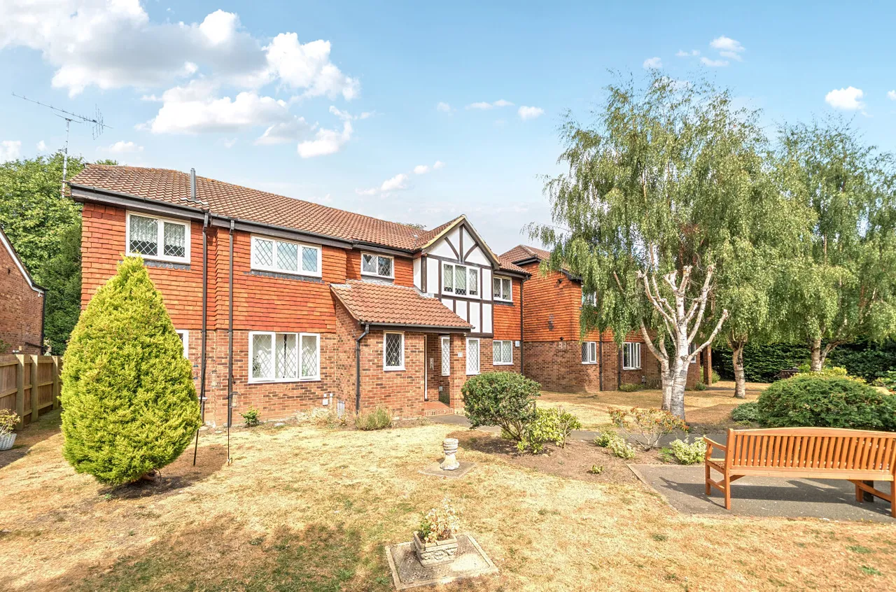 1 bed first floor retirement property for sale, Farnborough Village, Orpington
