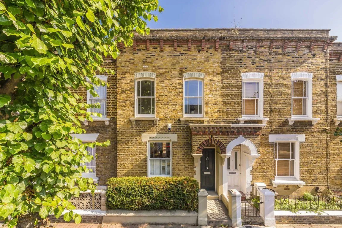 2 bed house for sale, Tyneham Road, SW11