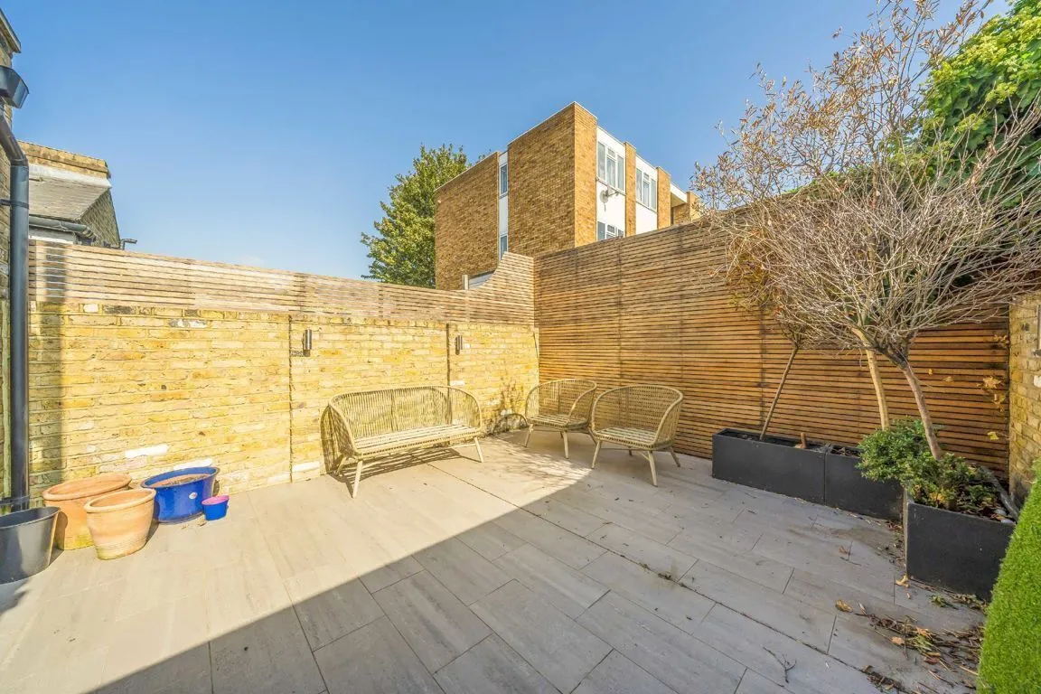 Tyneham Road, SW11, photo 3