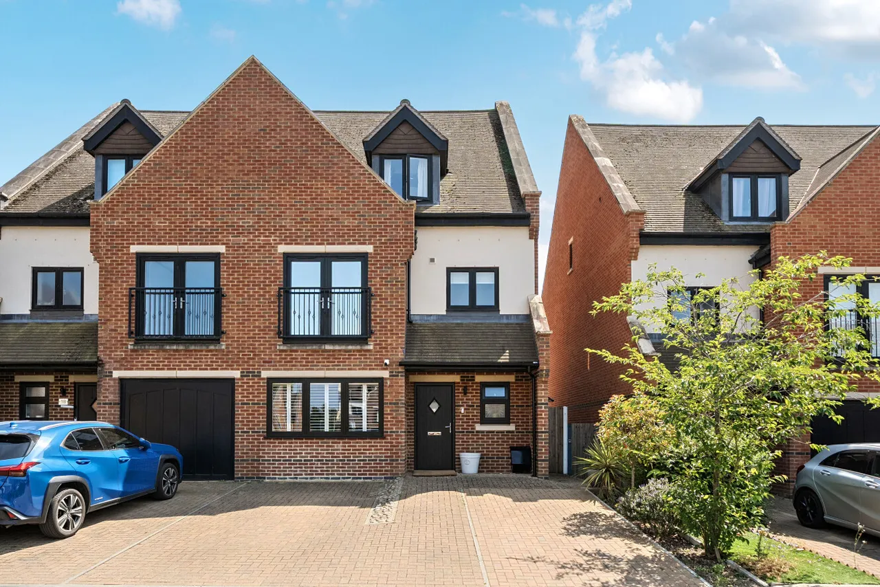 5 bed house for sale — Albertine Grove, West Wickham, Kent, BR4