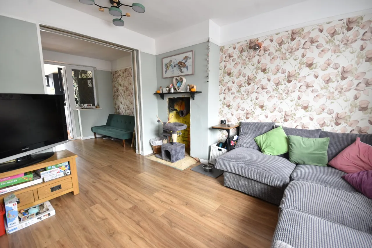 Sangers Drive, Horley, RH6, photo 2