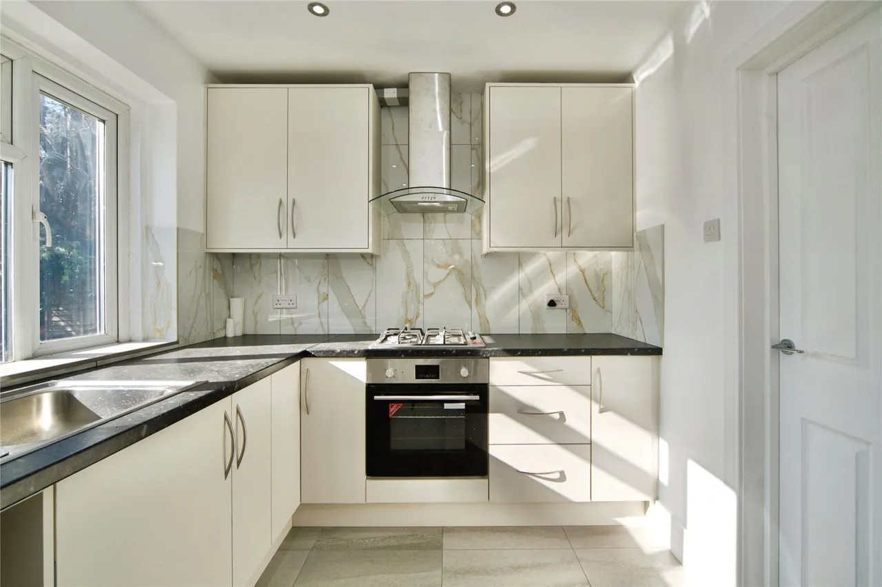 Rainham Road South, Dagenham, Essex, RM10, photo 2