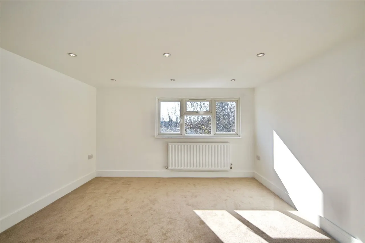 Rainham Road South, Dagenham, Essex, RM10, photo 10